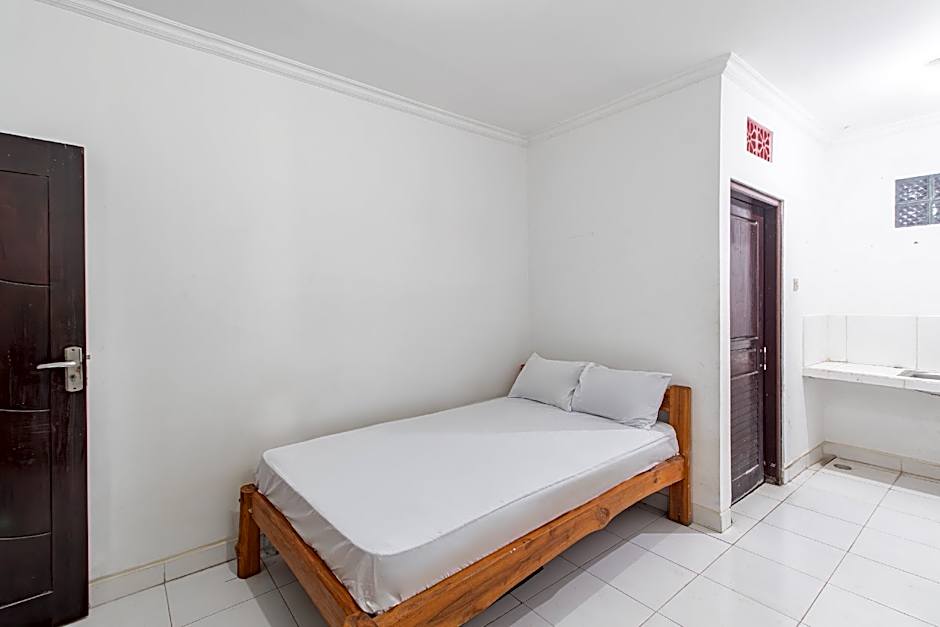 OYO Life 93504 Kost Krisna