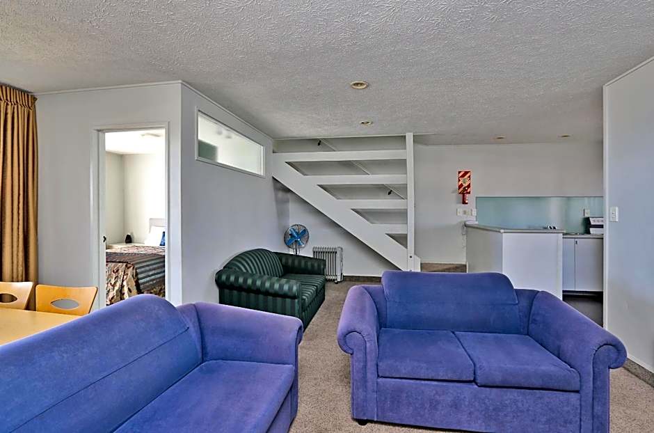 Edgewater Motor Lodge