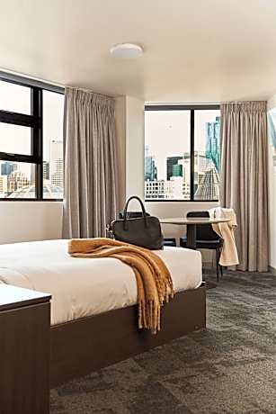 Executive Queen Room with Private Bathroom and City View