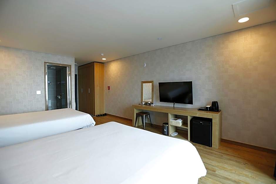 HOTEL52