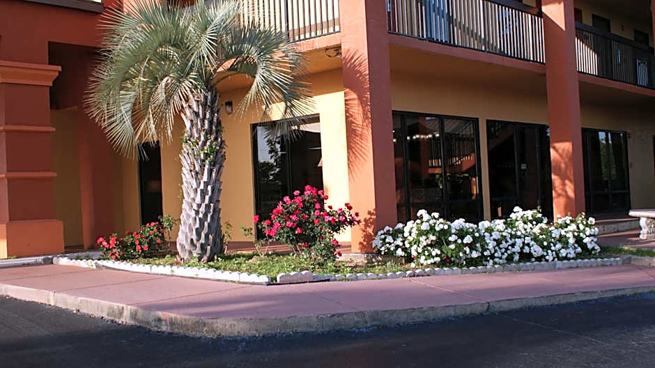 Home Town Inn & Suites