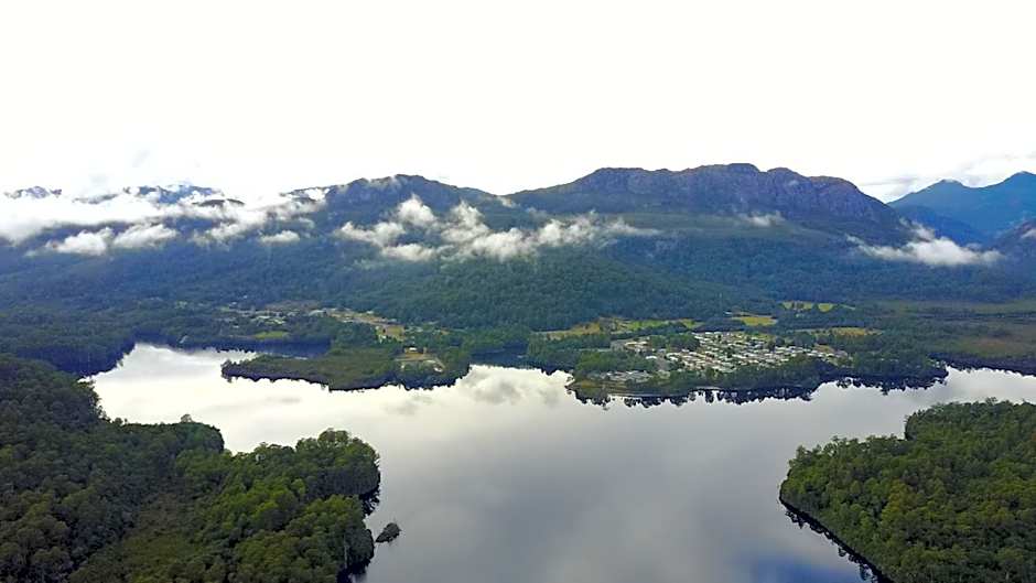 Tullah Lakeside Lodge