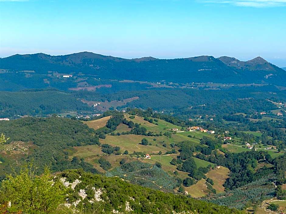 Conjunto Rural la Tejedora. Albergue y estudios familiares.