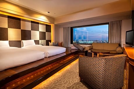 Superior Room - Upper Floor with City View - Non-Smoking