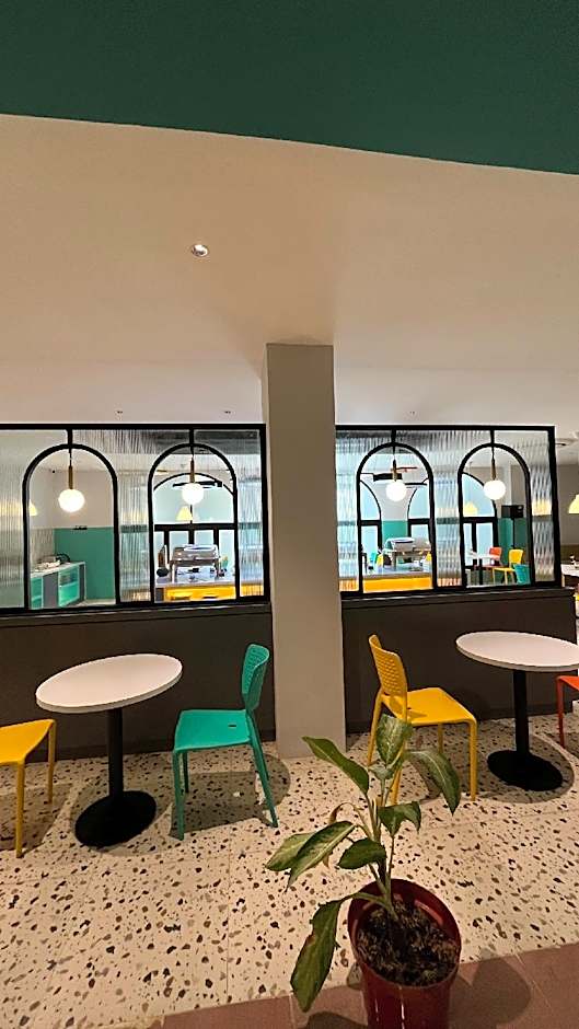 Alexander Hotel Tegal