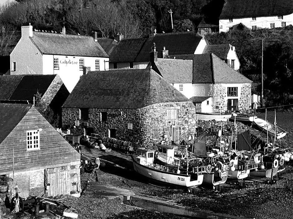 Cadgwith Cove Inn