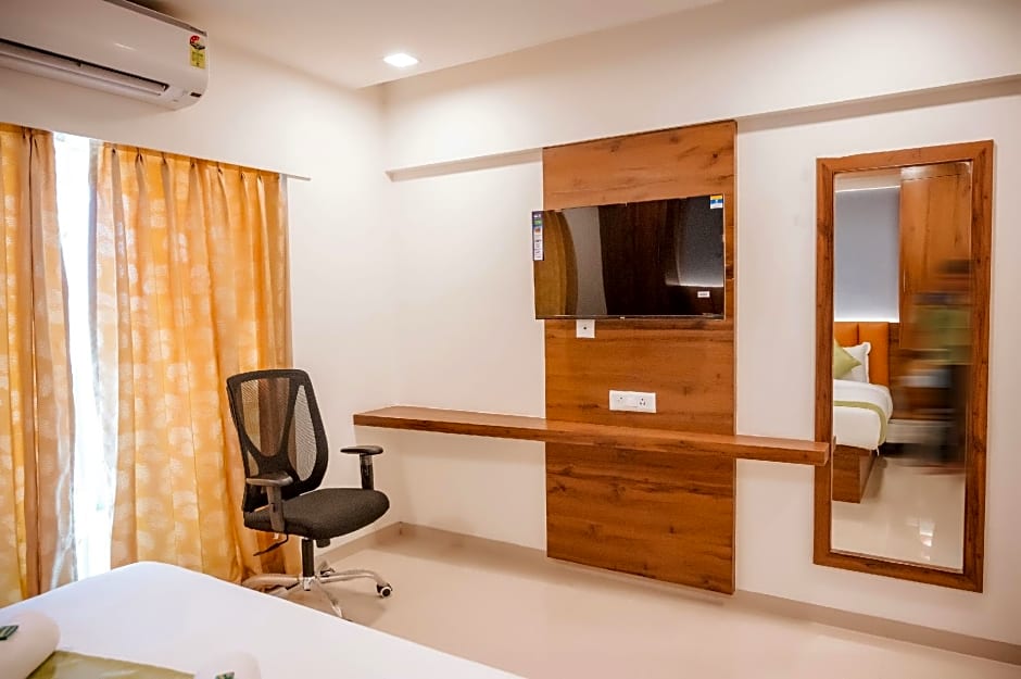 Hotel Heraa International