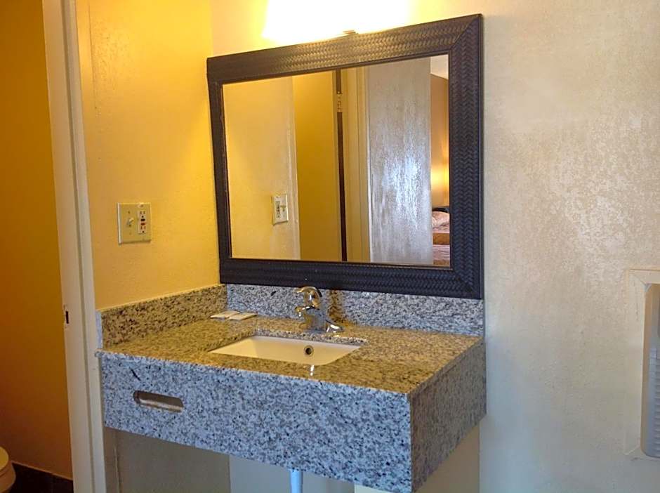 DIAMOND INN & SUITES