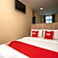 OYO 44078 The Island Hotel
