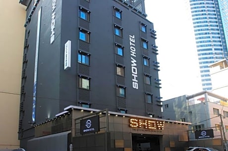 Show Hotel