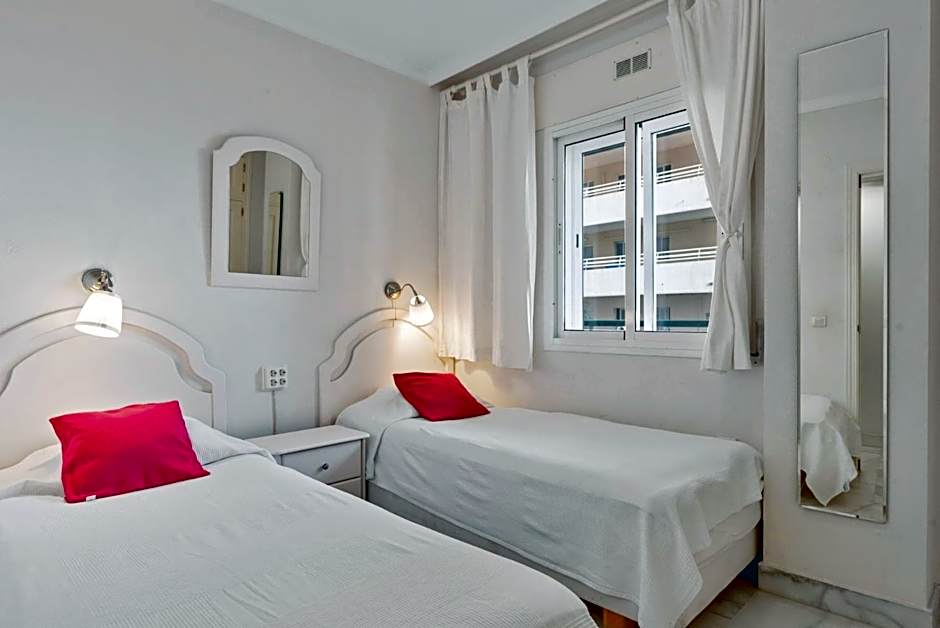 Cozy beachfront apartment in Fuengirola by Costarentals - Ref 25