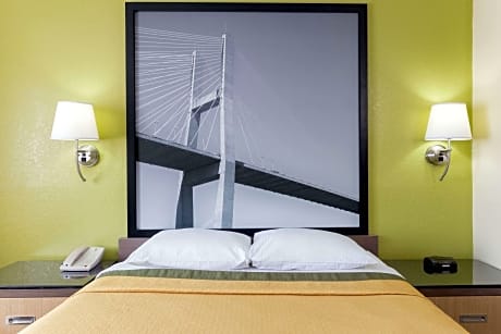 1 Queen Bed Non-Smoking