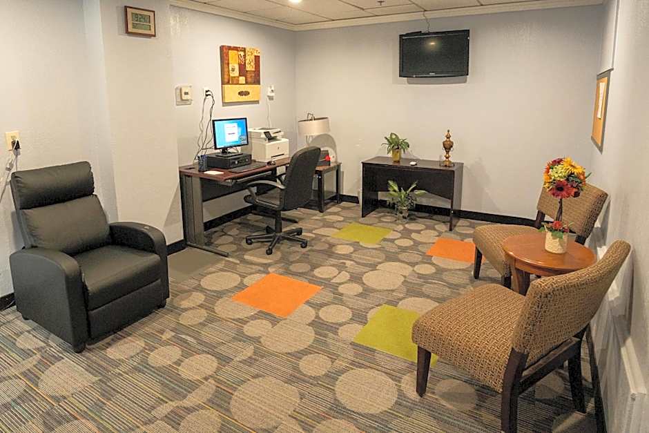 Clarion Hotel Detroit Metro Airport