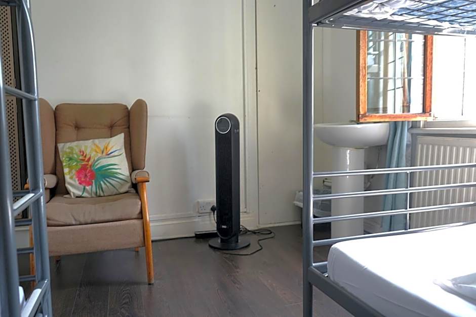 The Walrus Bar and Hostel