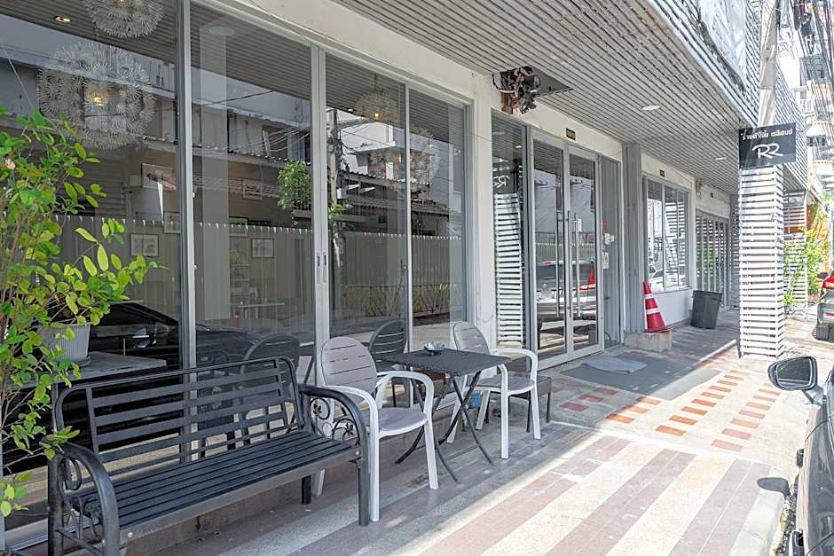 Ratchadamnoen Residence