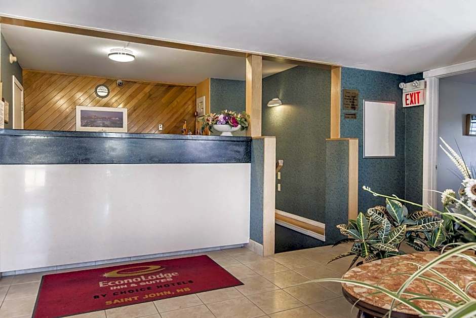 Econo Lodge Inn & Suites