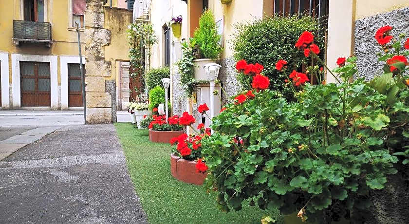 Giardino Giusti House & Court