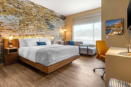 King Room - Accessible/Non-Smoking
