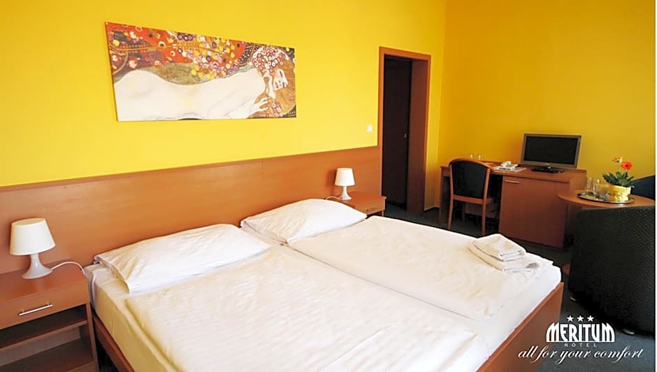 Photo 1 of 9 of Double Room