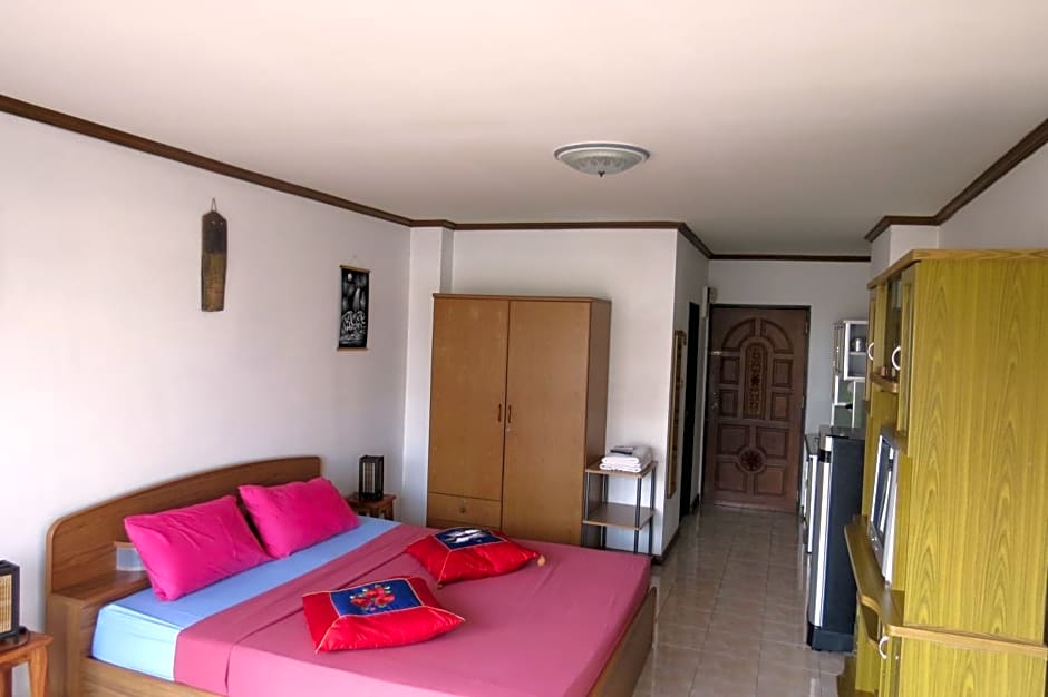 B&B View Talay 1B by Franco Jontiem