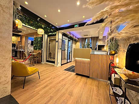 Nation Montmartre Hotel