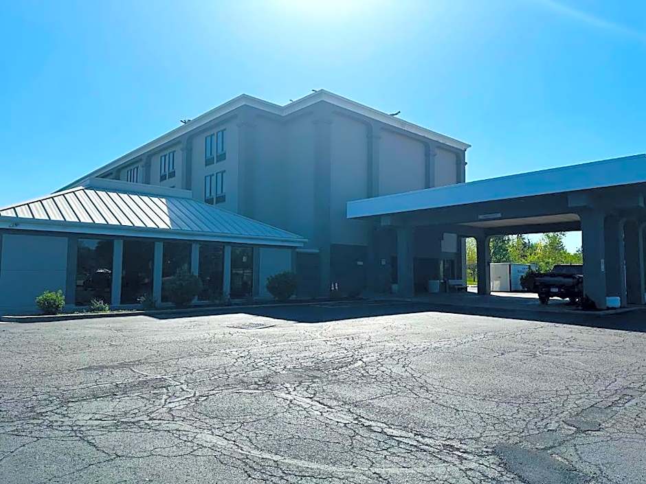 Ashbourne Hotel Canton/Hall of Fame I-77