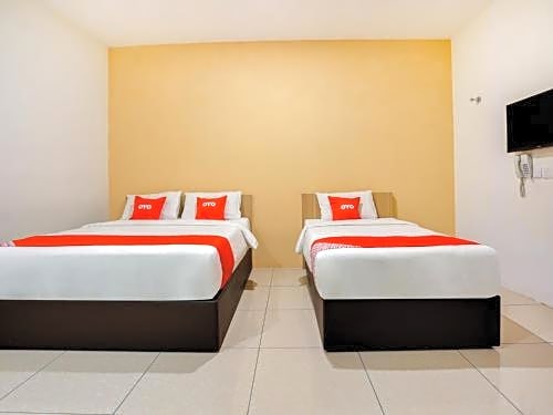 OYO 89677 Sunflower Hotel