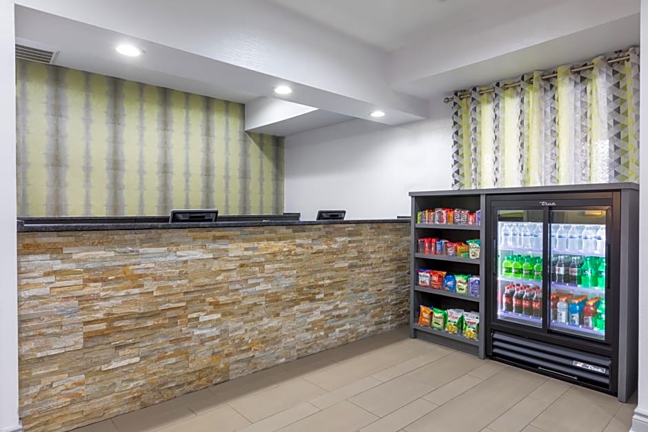 Country Inn & Suites by Radisson, Asheville Downtown Tunnel Road, NC
