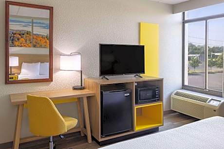 Queen Room - Non-Smoking