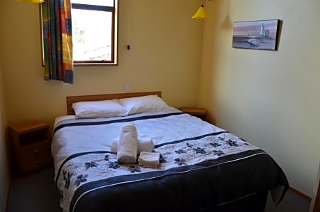 One-Bedroom King Apartment