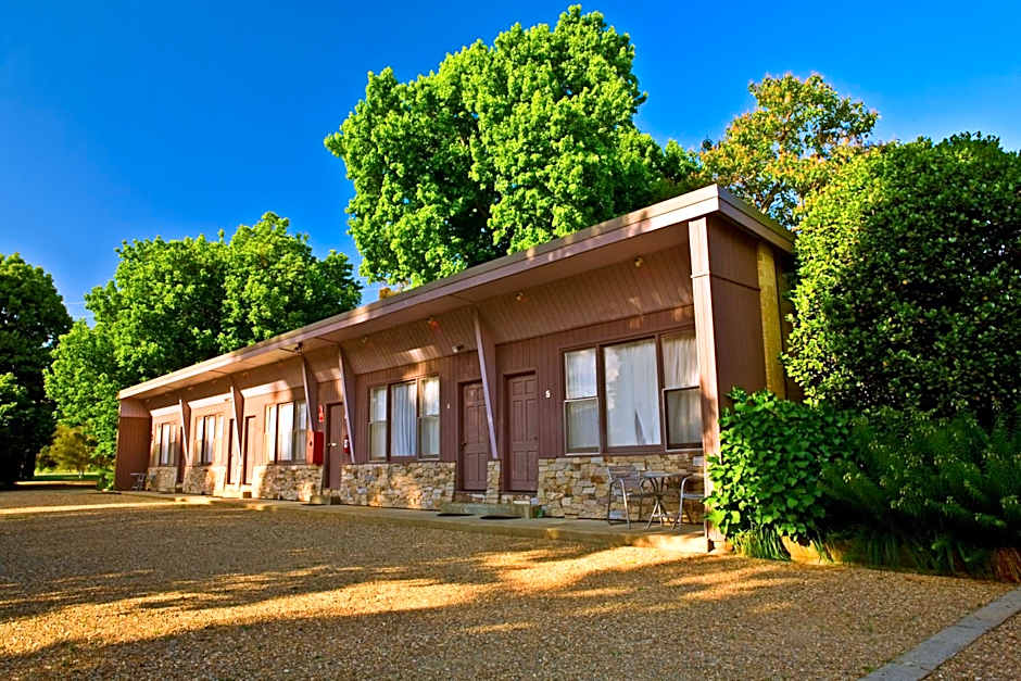 Buffalo Motel and Country Retreat