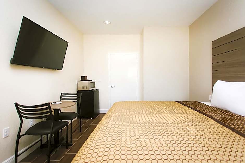 Scottish Inn & Suites