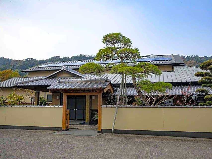 Mikuniya