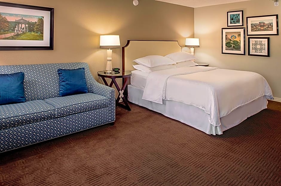Sheraton Westport Lakeside Chalet