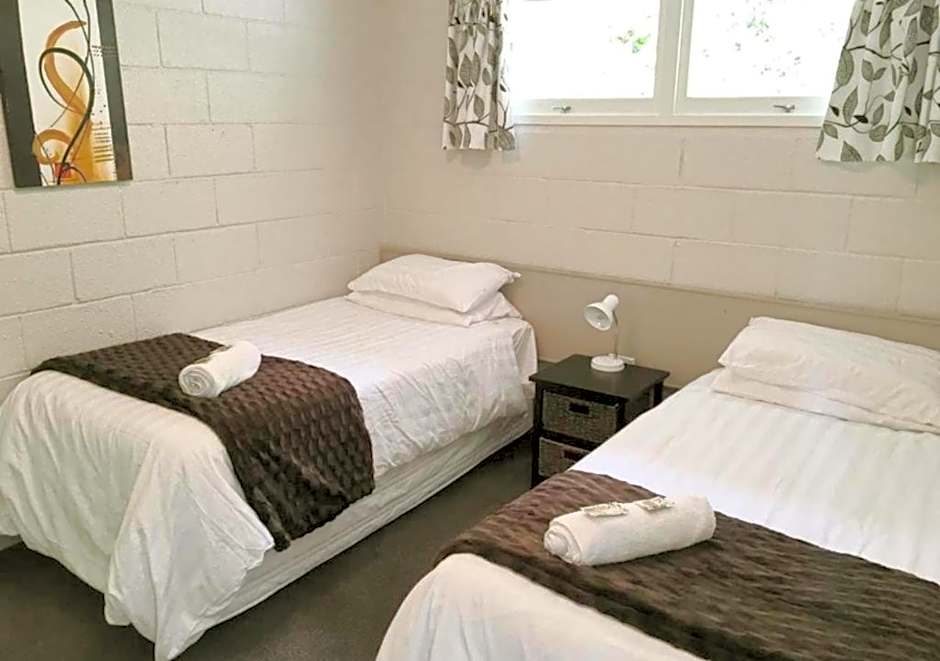 Sapphire Springs Holiday Park and Thermal Pools