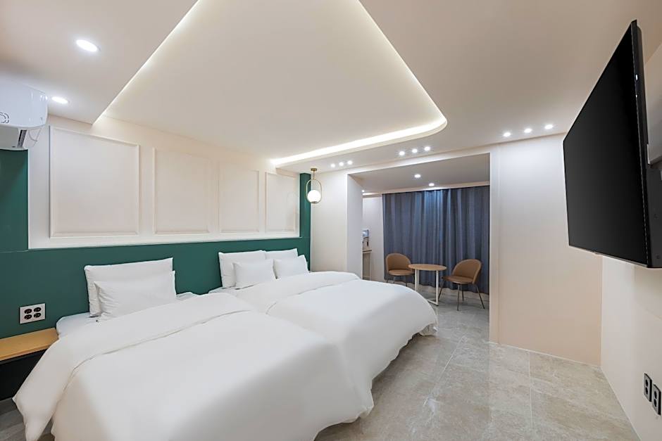 Avenue Hotel
