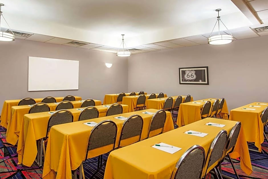 La Quinta by Wyndham Tulsa Airport / Expo Square