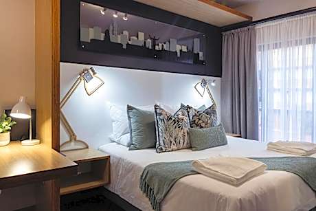 Luxury One Bedroom Apartment
