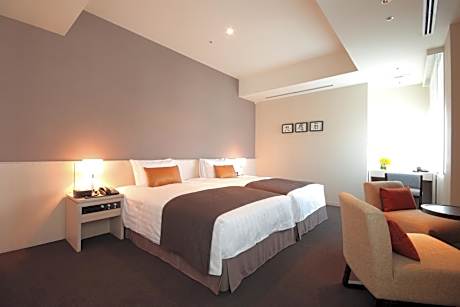 Superior Twin Room with No View