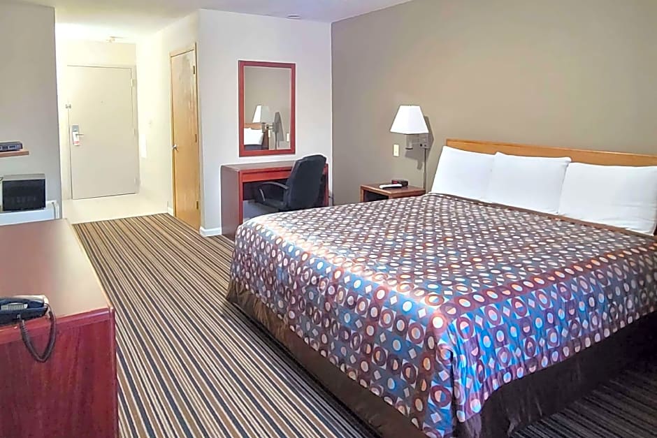 Super 8 by Wyndham Missouri Valley