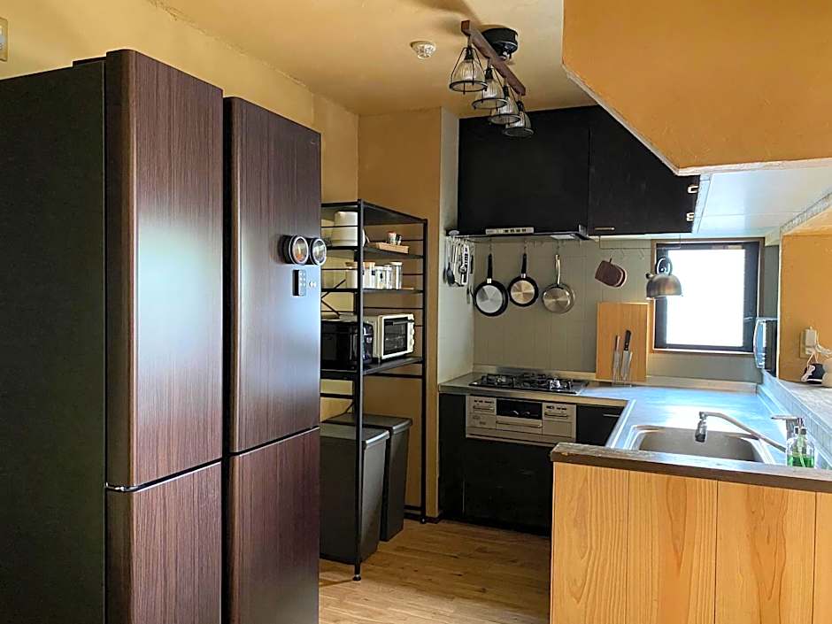 ゲストハウスよるよなか