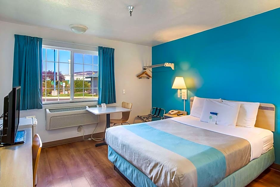Motel 6-The Dalles, OR