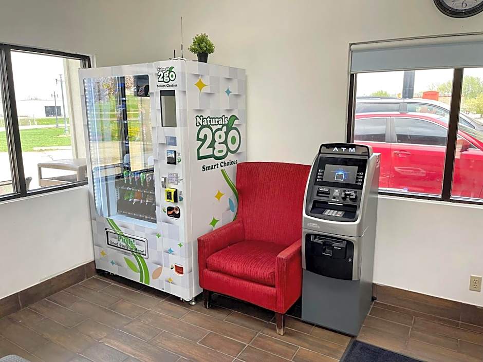 Super 8 by Wyndham Clear Lake