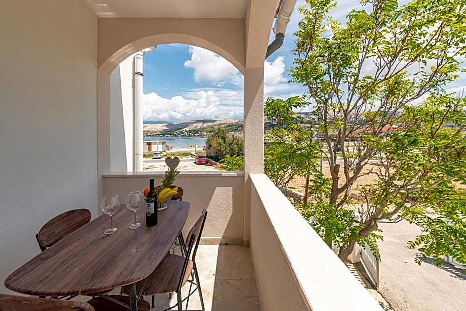 Apartmani Curic beachfront by Pag tours