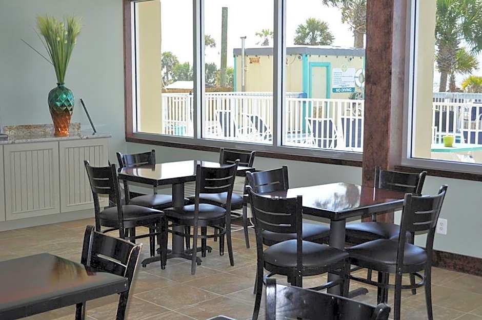 Ramada by Wyndham Panama City Beach / Beachfront