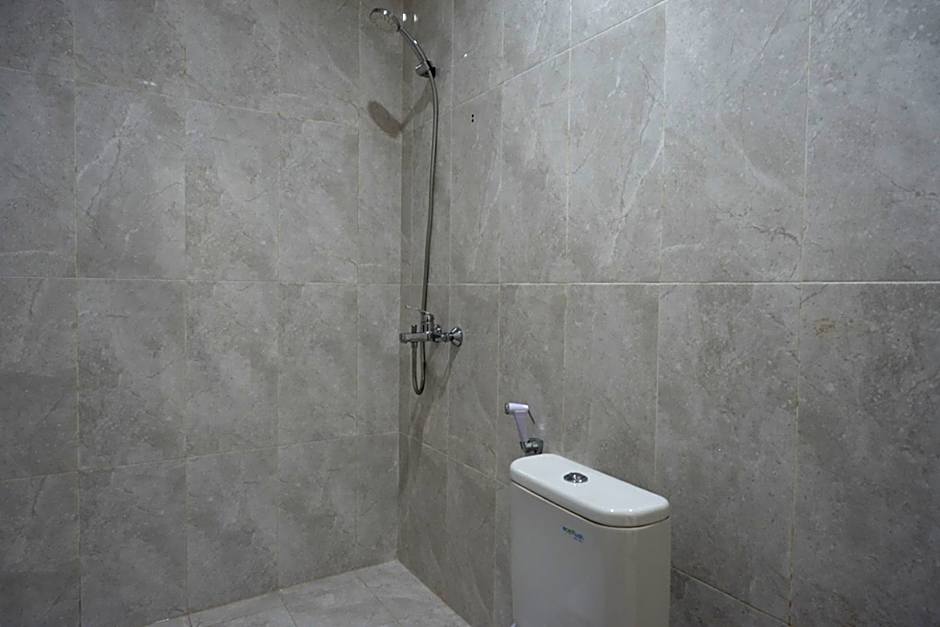 RedDoorz near Mutiara SIS Al Jufrie Airport Palu 2