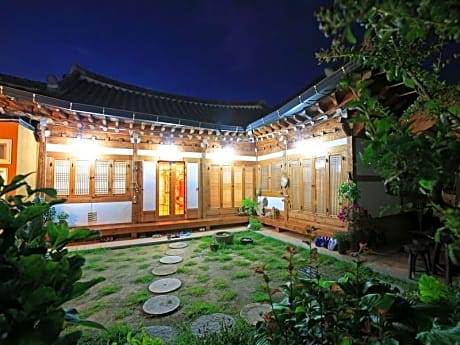 Saekdong Jeogori Hanok Guesthouse Jeonju