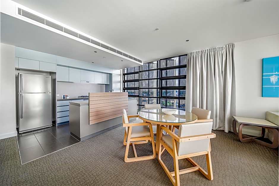 Oaks Redcliffe Mon Komo Suites