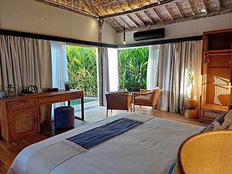 Deluxe King or Twin Bungalow with Plunge Pool & Pool View (Wood 3)