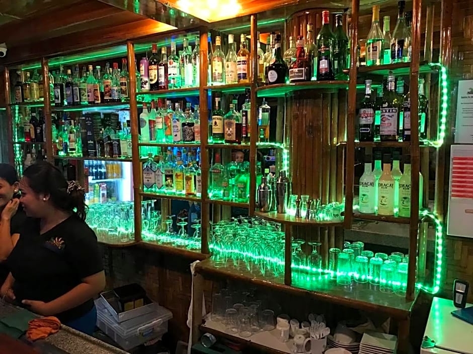 Coucou Bar Hotel and Restaurant